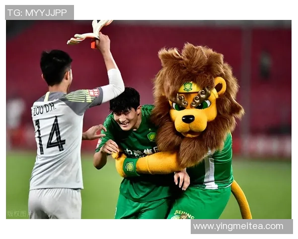 足球明星徐弘亲笔签名珍藏品揭幕引发球迷热议与追捧