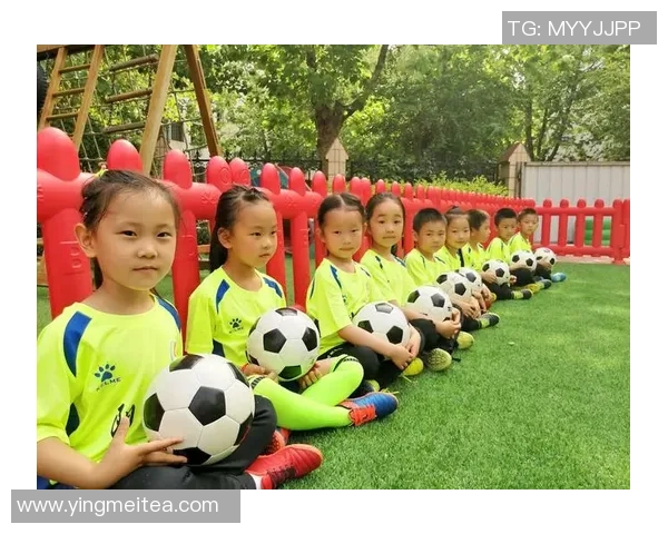 青梅竹马携手追梦路足球明星的成长与友情故事